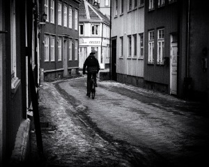 Foto: Olaf Aune | Tittel: Taraldsgårdsveita | Sted: Taraldsgårdsveita | Hos Orient, rett framfor sykelisten har de servert byens beste vårruller i flere tiår.